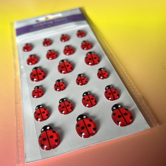 🆕 NEW 22 pcs Self-Adhesive Ladybug Gems - Picture 2 of 9